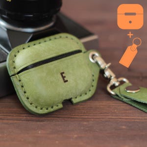 Airpod 4-hoesje met monogram groen Airpod-hoesje oplaadhouder op maat gemaakt leren valentijnscadeau Gepersonaliseerde lederen handgemaakte Airpod-hoes