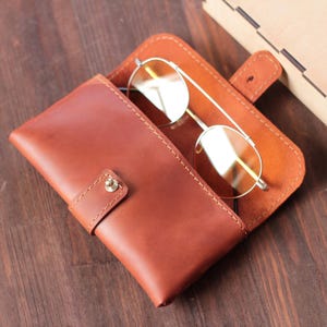 Custodia per occhiali da sole, custodia per occhiali in pelle, custodia per occhiali da lettura sottile marrone, custodia rigida in pelle, regalo personalizzato per lui o per lei