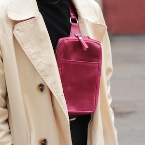 Umhängetasche Leder Sling Bag Rosa Handytasche Handytasche Leder Gürtel Sling Bag personalisierte benutzerdefinierte Geldbörse für Handy Geschenk für Mutter
