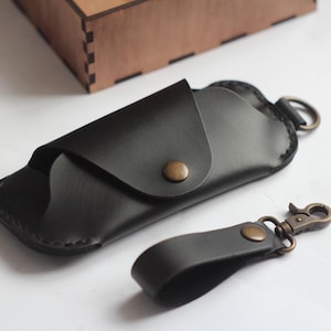 Estojo para óculos em couro preto, feito à mão em couro Crazy Horse, com chaveiro.