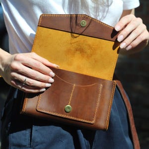 Leder Gürteltasche Crossbody Fanny Pack Handy Gürteltasche Stilvolle Handytasche Leder Geldbörse für den täglichen Gebrauch Kompakte Reisetasche für Damen oder Herren