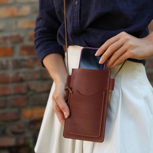 Crossbody Bag Leder Handytasche kleine braun Geldbörse Handytasche Handytäschchen Exclusive Leder Mini Bag personalisierte Geschenk-Handytasche