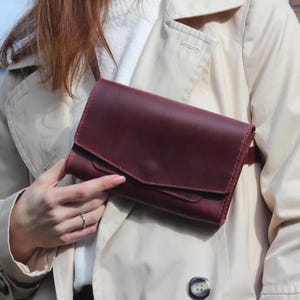 Leather Crossbody Belt Bag: Stylish Women's Fanny Pack and Phone Holder