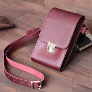 Leather Phone Bag Crossbody Personlaized Custom Stylish Mobile Phone Pouch Purse for Women & Men Hands-Free Cell Phone Bag Leather Purse
