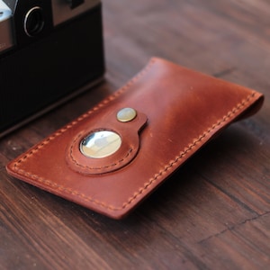 Custodia per occhiali Airtag in pelle personalizzata con opzione AirTag, portaocchiali da sole, custodia sottile per occhiali Airtag sicura per uomo e donna