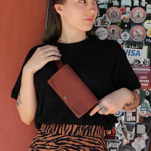 Riñonera de cuero para mujer, bolso bandolera, personalizado, marrón, para teléfono, riñonera de cuero, billetera para teléfono