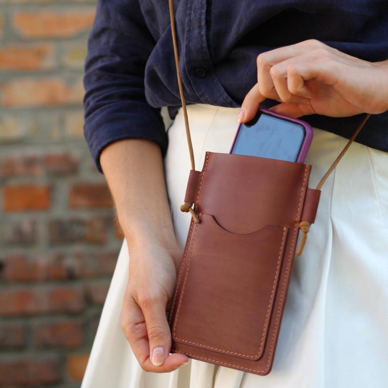 Slim Leather Crossbody Phone Bag: Personalized Minimalist Cell Phone Purse image 4