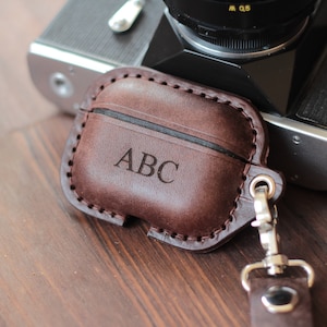 Airpod 4-hoesje bruin monogram Airpod-hoesje oplaadhouder aangepaste lederen airpods cadeau gepersonaliseerde lederen handgemaakte Airpod-hoesje