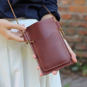 Telefoontas Leren slanke mobiele telefoon schoudertas crossbody tas voor mobiele telefoon Gepersonaliseerde lederen crossbody mobiele telefoontas op maat gegraveerd