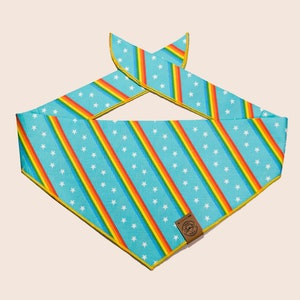 Bandana retro para perro con rayas de estrellas arcoíris // Sostenible // 100 % algodón // Para atar // Corte ajustado