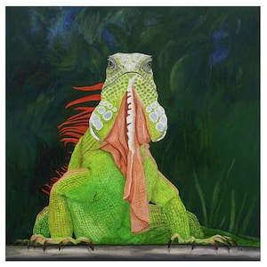 Lámina de iguana. Arte mural cuadrado. Lámina de una gran iguana verde con actitud. La iguana emerge de las sombras.