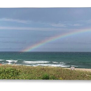Cartes de voeux arc-en-ciel à la plage. Blanc à l'intérieur et peut être personnalisé. Sable, plage, vagues et ciel en Floride