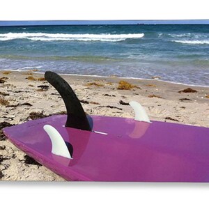 Cartes de voeux colorées de planche de surf et de plage. Blanc à l'intérieur et peut être personnalisé. Vagues et rivage à South Palm Beach, Floride.