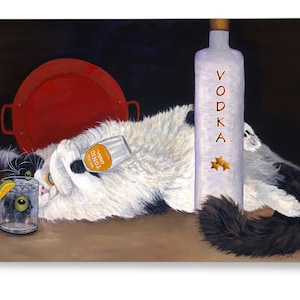 Biglietti di auguri stravaganti per amanti dei gatti dal dipinto a olio originale "Catatonic". Gatto tuxedo a pelo lungo e bottiglia di vodka. Accenti di vassoio rosso.