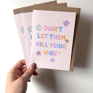 Don’t let them kill your vibe – Karte mit Kuvert aus Kakaofasern