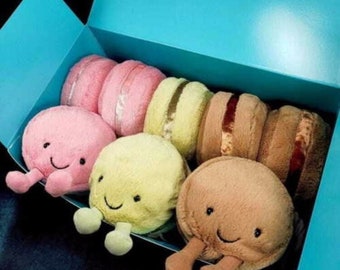 Jellycat Amuseables autentico peluche Macaron - cioccolato - lampone - oggetto da collezione ispirato al pistacchio