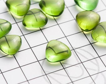 Green Amber Cabochon, 10pcs Calibrated 13-14mm triagle  amber cabochon, Puffed triangled cabochon for jewelry making, undrilled amber cabs