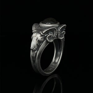 Head Ram Sterling Silver Ring, Ram Viking Ring, Animal Jewelry, Labradorite Gemstone, Aries Ring For Men and Women, Signet Ring