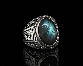 Unique Men's Labradorite Ring, Vintage Style Gemstone Statement Piece, Ideal Gifts for Him