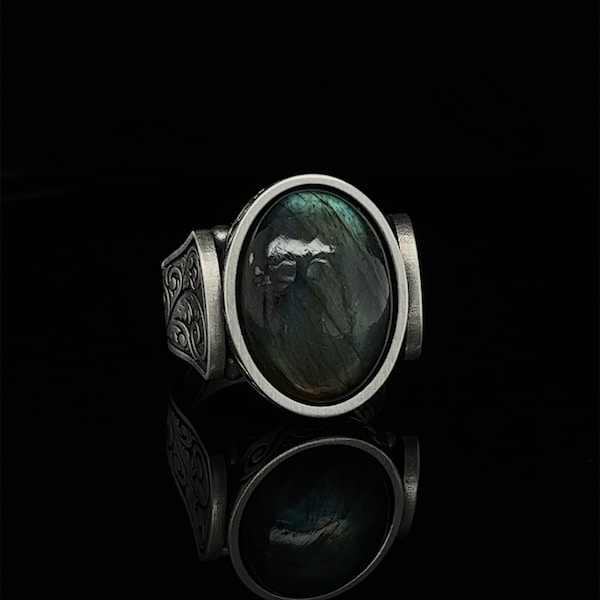 Labradorite Silver Ring, Flashy Oval Gemstone Ring, Gothic Jewelry, Handmade, Bohemian Ring, High Quality Statement Ring