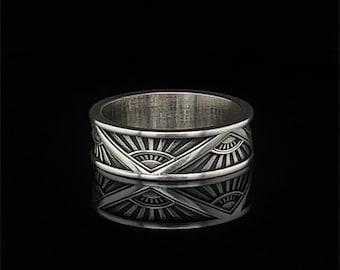 アールデコ調の彫刻が施されたスターリングシルバーの結婚指輪、幅8mm