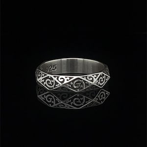 Antique Design Silver Wedding Band, Unisex Art Deco Engraved Ring