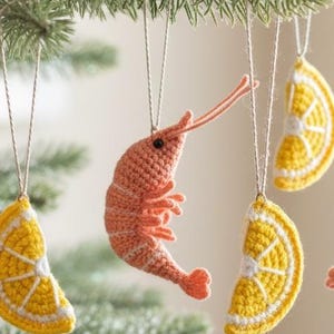 Wzór na szydełkowe krewetki i cytrynę - owoce morza i cytrusy amigurumi - zawieszka do torebki, brelok, magnes