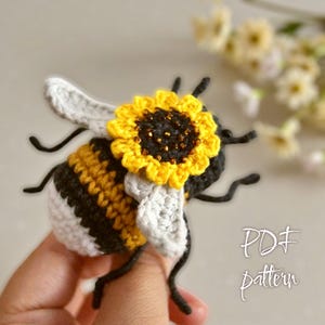 Bumblebee Sunflower Brooch Crochet Pattern (PDF Download)