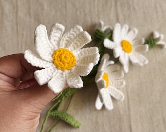 Crochet Daisy flower Pattern - Realistic Daisy and Bud PDF Tutorial