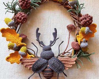 Conjunto de corona de bosque otoñal - Paquete de patrones de ganchillo: Escarabajo ciervo, hojas y bellotas de roble, rama de pino, setas.