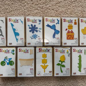 Gentry Used! Sizzix Original Medium dies/Dolphine/Wave/Splats/Bow/Gifts/Baseball Gear/Bicycle/Bathtub/Tulip/Rose/Grass/Sizzix Yellow dies