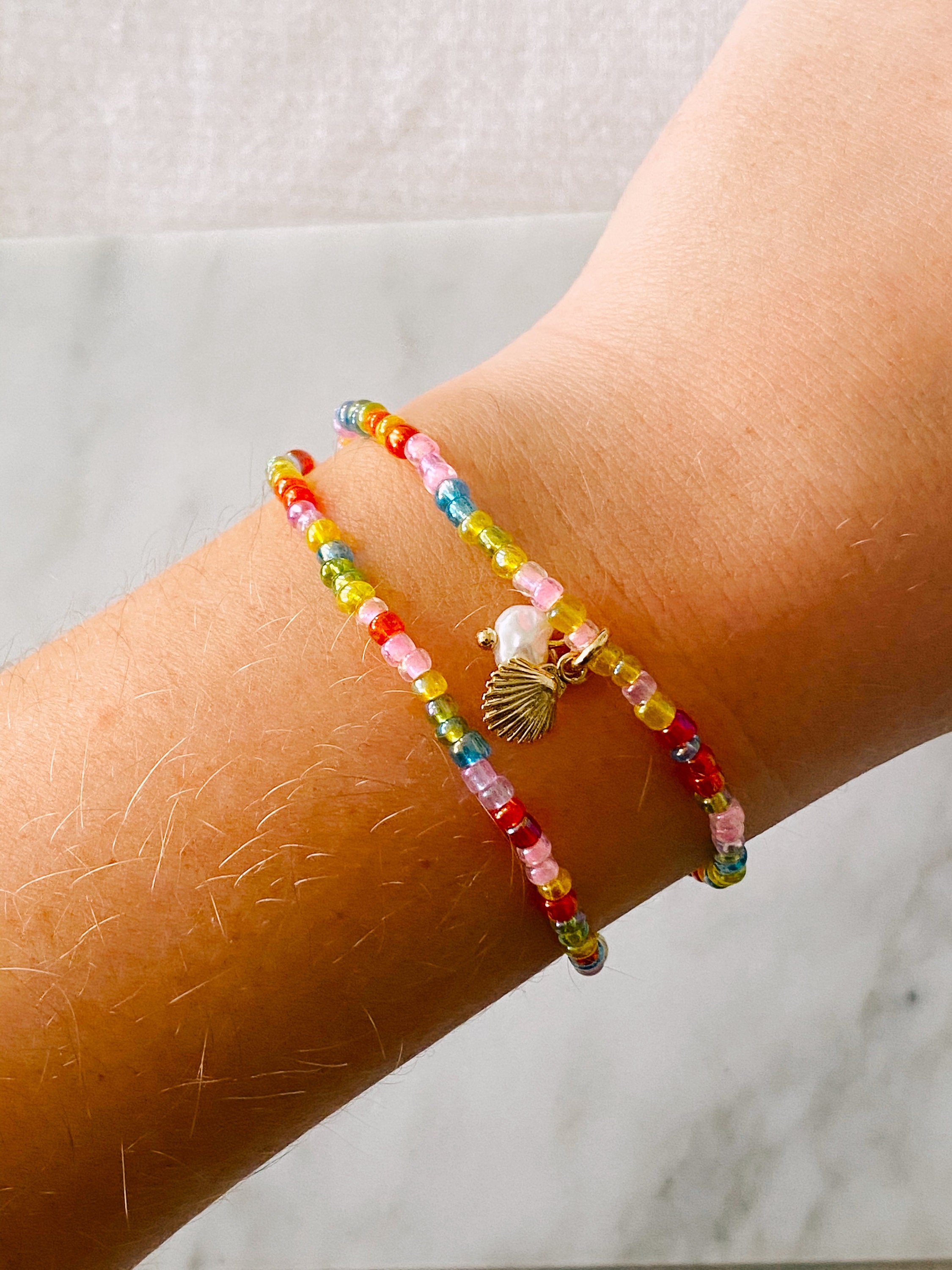 貝殻と真珠のチャーム付きビーズブレスレットセット | 2個セット