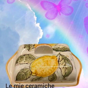 Mantequera de cerámica artesanal de estilo italiano, Toscana, Italia. Apto para lavavajillas. Bandeja para servir quesos en mayólica artesanal.
