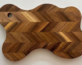 Gewelltes Chevron Holz Schneidebrett, Charcuterie Brett