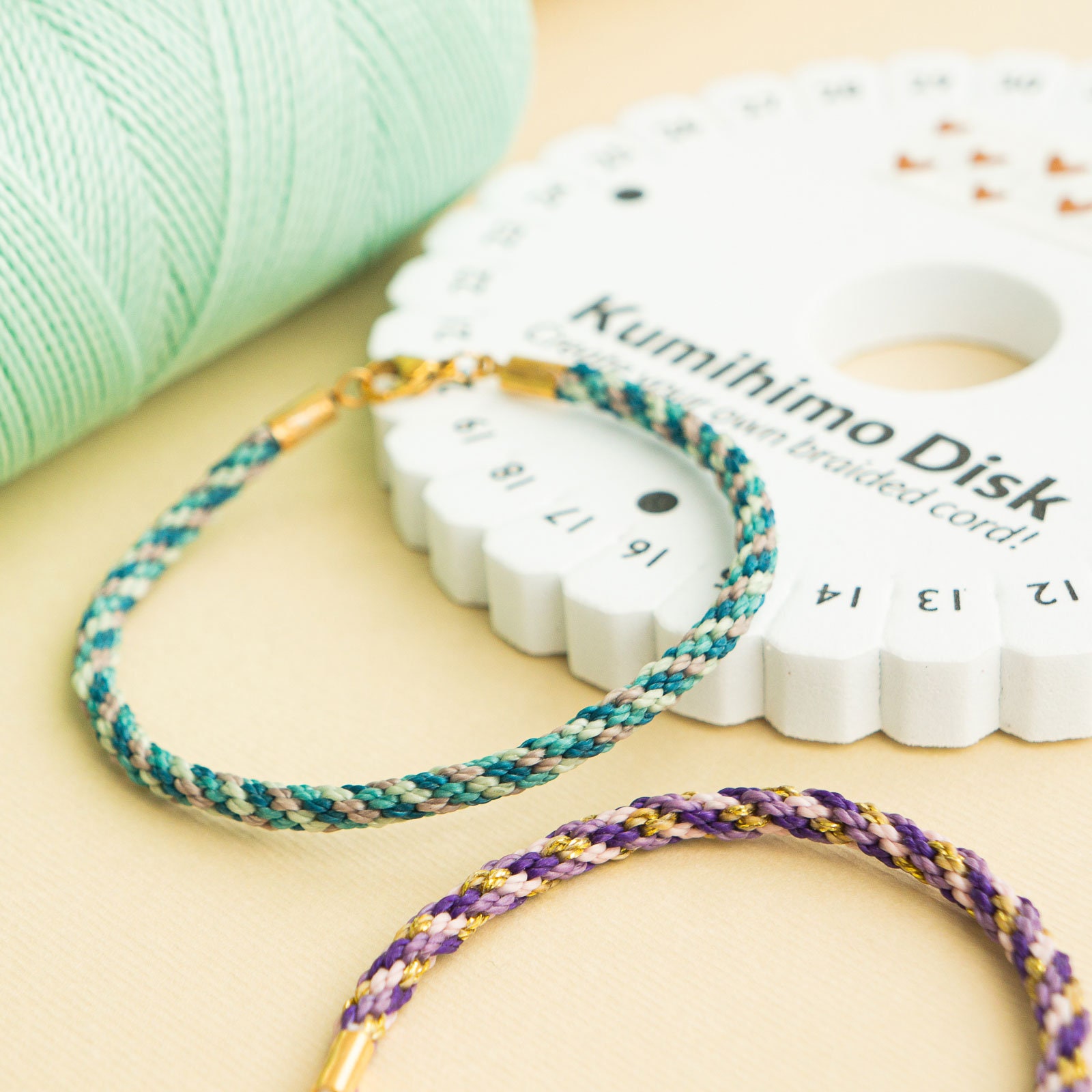 FINGERINSPIRE 2 PCS Bracelet Disque à Tricoter 8 Fentes Kumihimo Disque Rond DIY Bracelet Bois Tressé Disque Bracelet Plateau Tressé Tissage Disque Pour Bracelet DIY Fait Festival Anniversaire Cadeaux