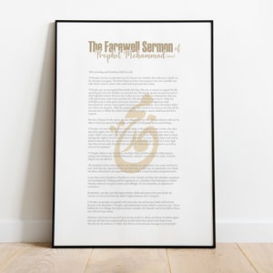 以下が含まれることがあります： 白い背景に金色の文字で書かれた黒い額縁のプリント。テキストは「The Farewell Sermon of Prophet Muhammad (saw)」と書いてあります。テキストは預言者ムハンマドの最後の説教の書き起こしです。