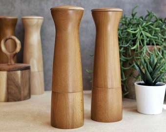 Wooden Salt and Pepper Grinder, Pepper Shakers,Handcrafted Salt and Pepper Mill,Wood Pepper Grinder,Salt and Pepper Shaker Set,Home Gifts