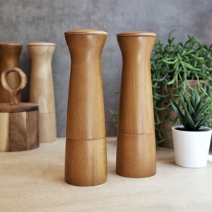 Wooden Salt and Pepper Grinder, Wood Pepper Grinder, Handcrafted Salt and  Pepper Mill, Pepper Shaker,salt and Pepper Shaker, Wedding Gifts 