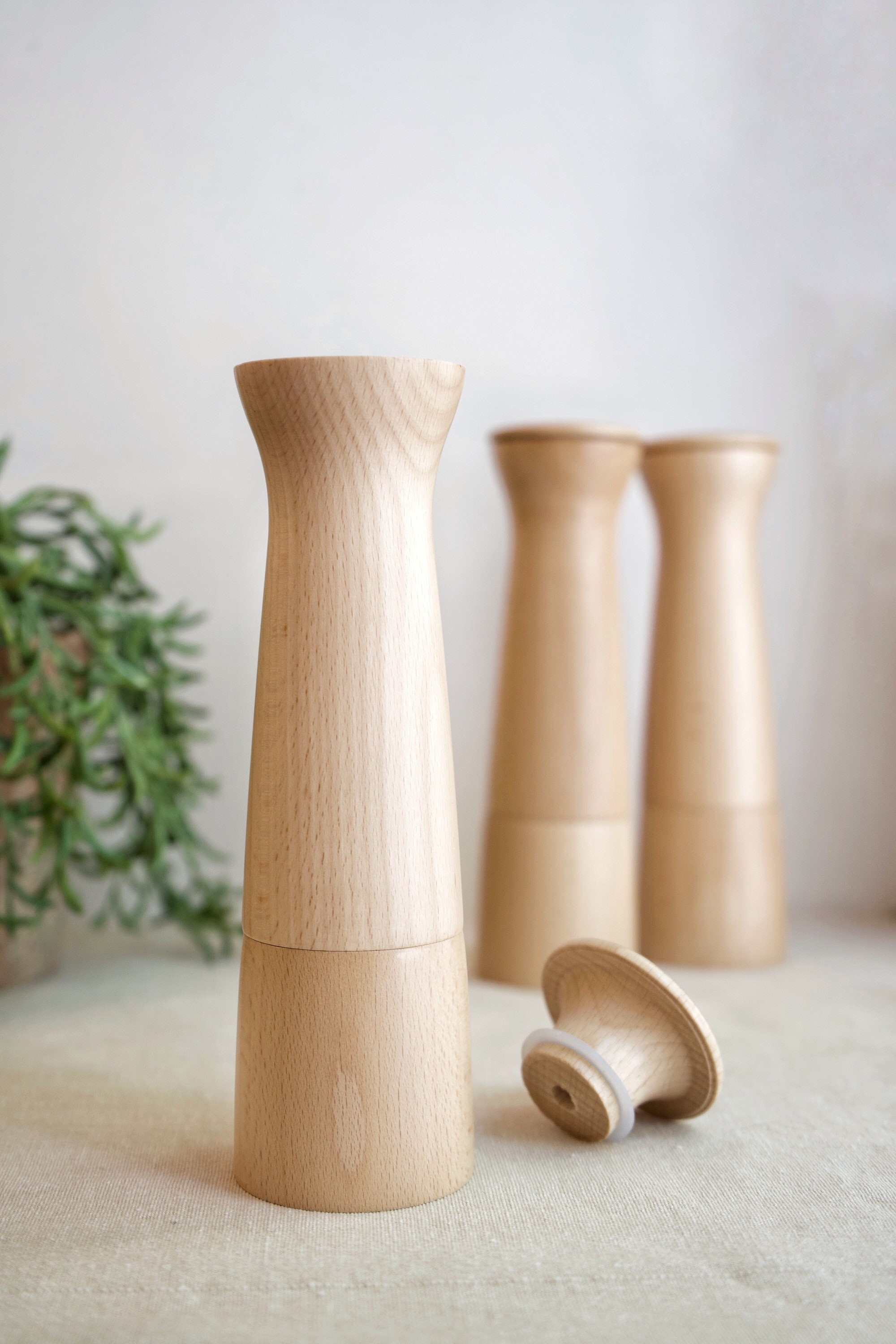 WOODEN SALT AND PEPPER SHAKER SET - Light beige