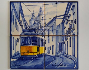 Eléctrico de Lisboa. Mural de azulejos portugueses pintado à mão em técnica de majólica