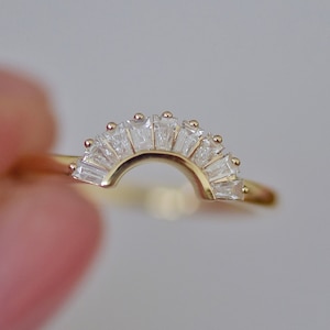 Kontur Diamant Baguette Ehering 14K Gold, geschwungener Hochzeitsring, Baguette Bandring, Baguette Goldring
