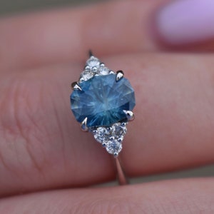 Bague saphir du Montana bleu ciel en or blanc 14 carats, bague de fiançailles saphir du Montana, bague de fiançailles saphir ovale, bague de fiançailles ovale