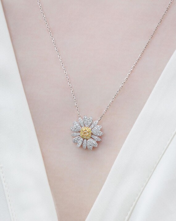 【twentyoneaugust】CHECKBOARD DAISY NECKLACE il_1080xN.4073639381_rt9q.jpg