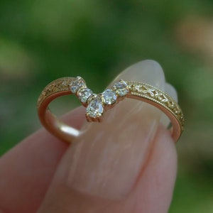 Einzigartiger Ehering,Kontur Ehering,Frauen Ehering,Diamant Ehering,Chevron Ehering, gebogener Ehering, Floraler Ring