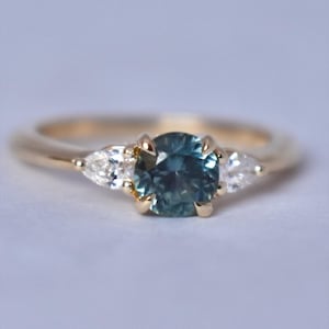 Teal Green Montana Sapphire and Diamond Engagement Ring,Montana Sapphire Ring,Sapphire Promise Ring,Blue Green Sapphire Ring,Vintage Ring