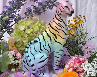 Pastell Regenbogen Tiger Statue - Handbemaltes Harzdekor (24 cm H)