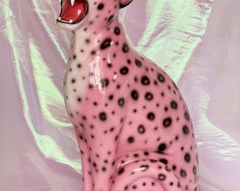 Große Pinke Leopard Statue - Mid-Century Inspiriert Kunstharz Tier Dekor (50 cm)