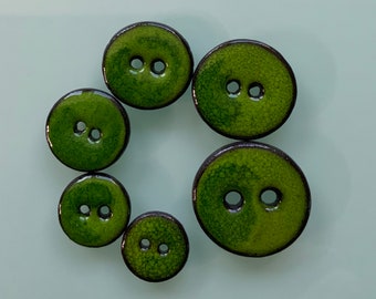 Grass green buttons in 6 different ones. Sizes
