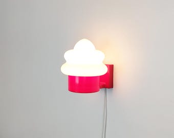 Lampa ścienna/kinkiet ze szkła w kolorze czerwonym z lat 80. XX wieku, szwedzki design pop-art, styl skandynawski