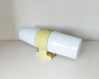 Lampa łazienkowa Vintage XL Sigvard Bernadotte w kolorze żółtym, kinkiet z lat 60. XX wieku, szwedzki design